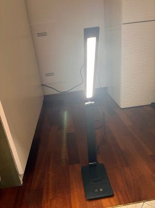 Lampada da tavolo LED con USB