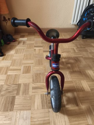 Bicicleta de equilibrio Chicco Roja