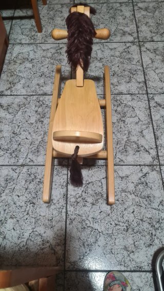 Caballito de madera para niños