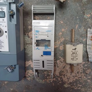 Material eléctrico trifásico