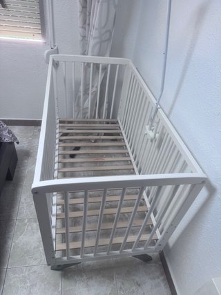 Cuna de bebé blanca