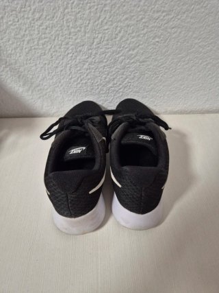 Zapatillas Nike Negras y Blancas