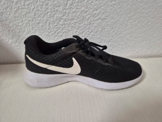 Zapatillas Nike Negras y Blancas