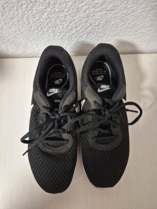 Zapatillas Nike Negras y Blancas