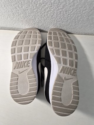 Zapatillas Nike Negras y Blancas