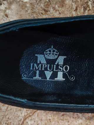 Zapatos de vestir negros bordados y cinturón