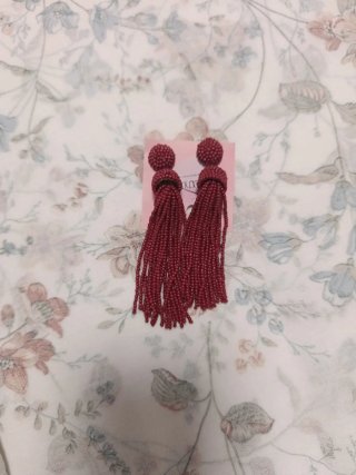 Pendientes largos borla rojos