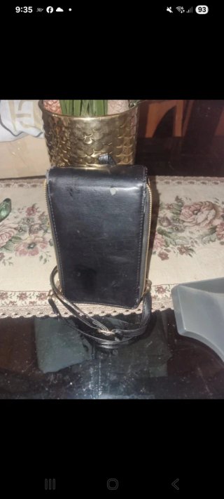 2 Bolsos de mano . Uno para.movil y cartera fiesta