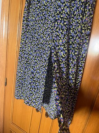 Falda Zara flores negra morada Talla L