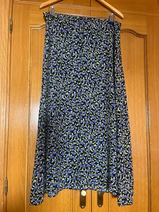 Falda Zara flores negra morada Talla L