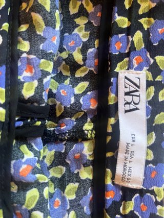 Falda Zara flores negra morada Talla L