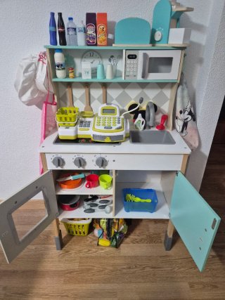 Cocinita de juguete con accesorios