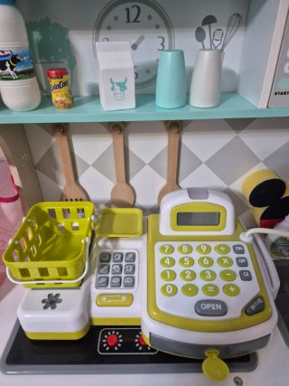 Cocinita de juguete con accesorios