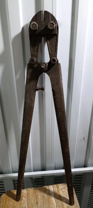 Cizalla antigua de corte marca Arrieta