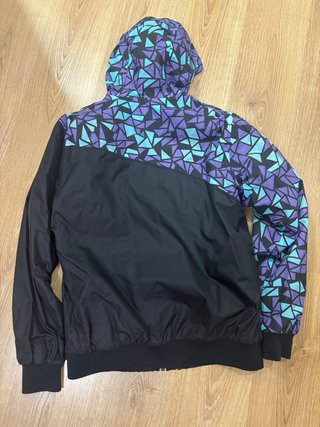 Chaqueta Carhartt Negra y Morada
