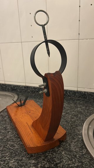 Jamonero de madera y metal