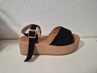 Sandalias negras con plataforma