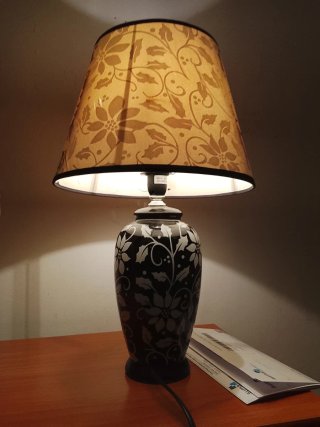 Lámpara de mesa cerámica decorada