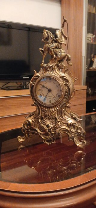 Reloj de mesa antiguo de bronce