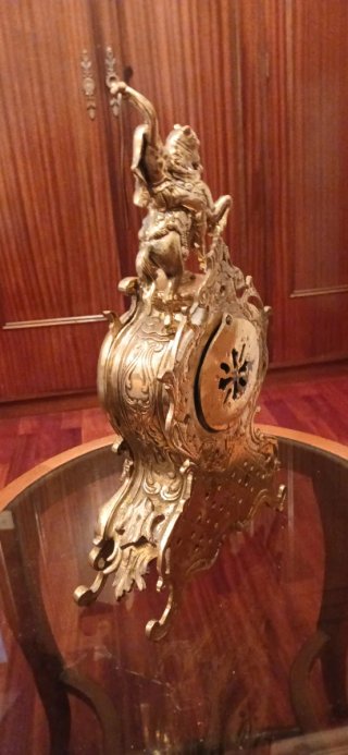 Reloj de mesa antiguo de bronce
