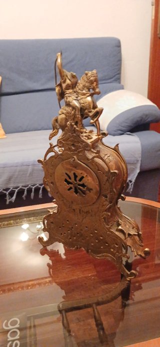 Reloj de mesa antiguo de bronce