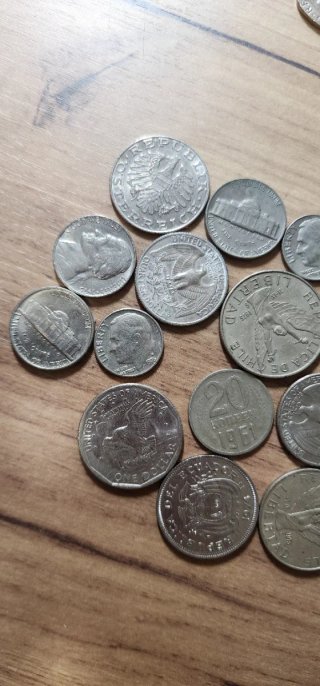 Lote de monedas plateadas
