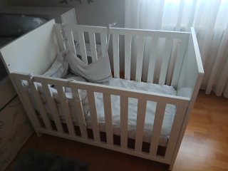 Cuna de bebé blanca