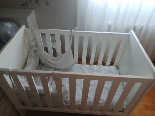 Cuna de bebé blanca