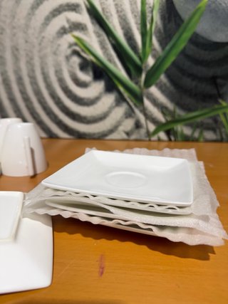 Juego de tazas y platos de cerámica