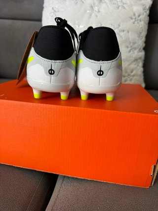 Botas de fútbol Nike Tiempo plateadas