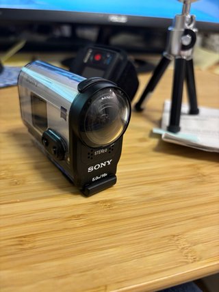 Sony HDR-AS200V + Mando + Trípode. Negociable