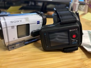 Sony HDR-AS200V + Mando + Trípode. Negociable