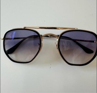 Gafas de sol Ray-Ban doradas y negras
