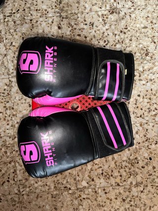 Guantes de Boxeo Shark Fitness Negros y Rosas