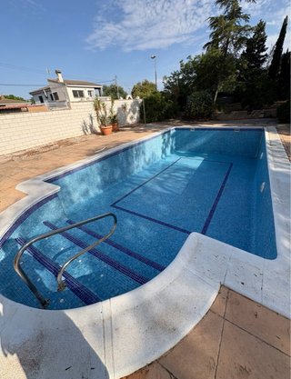 Limpieza y rejunte de piscinas
