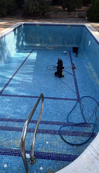 Limpieza y rejunte de piscinas