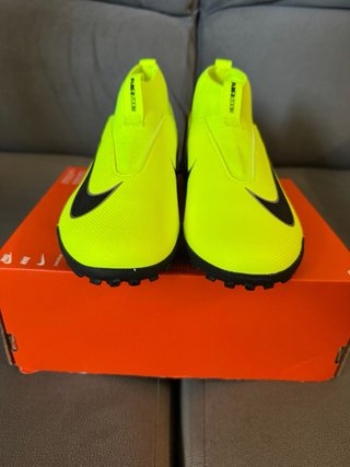 Botas de fútbol Nike Air Zoom para niños