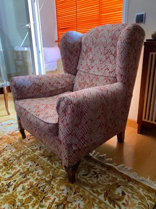 Butaca orejera vintage tela y madera