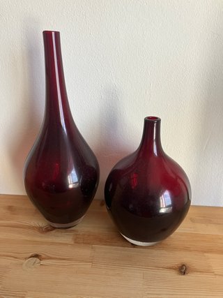 Jarrón de cristal rojo alto