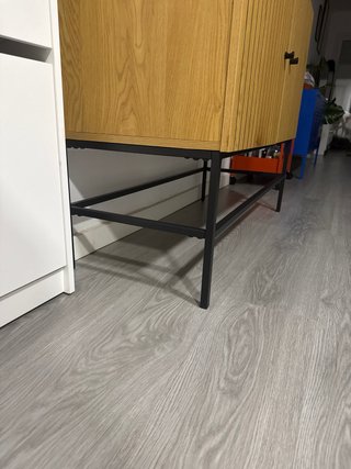 Aparador de madera y metal