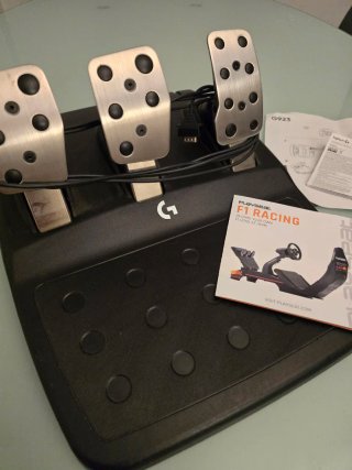 Volante Logitech G923 con pedales