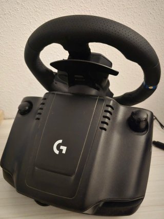 Volante Logitech G923 con pedales