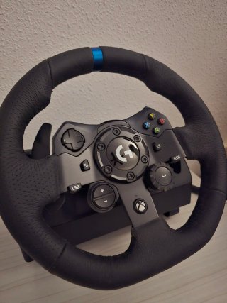 Volante Logitech G923 con pedales