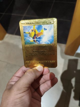 Carta Pokémon Pikachu Dorada