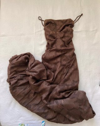 Vestido largo marrón estilo Bridgerton