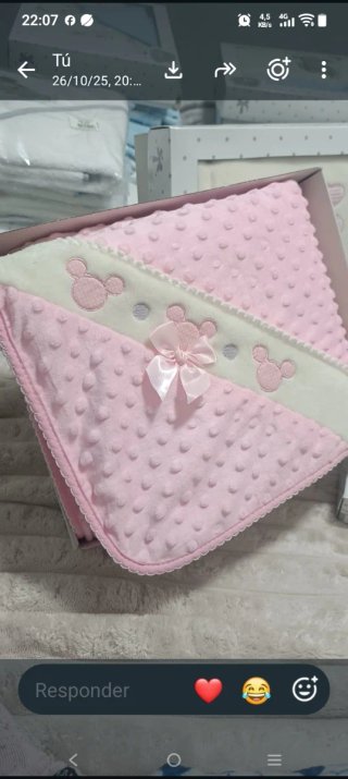Manta bebé Mickey rosa disponible en beige y azul