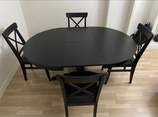 Mesa redonda de madera negra