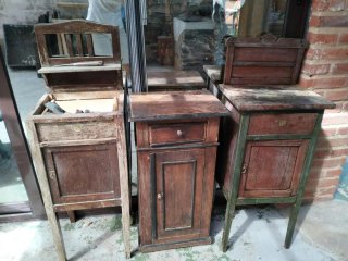 Mesitas antiguas de madera para restaurar