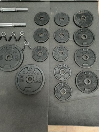 Pesas y barras para gimnasio
