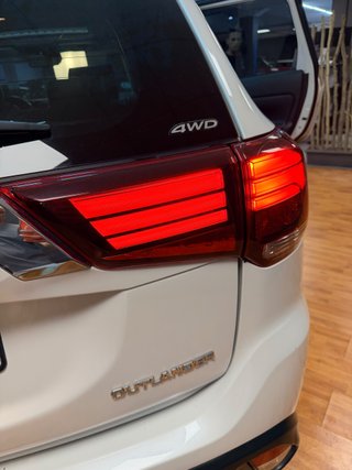 MITSUBISHI OUTLANDER 2.2 DID 150 KAITEKI 4X4 AWD 7